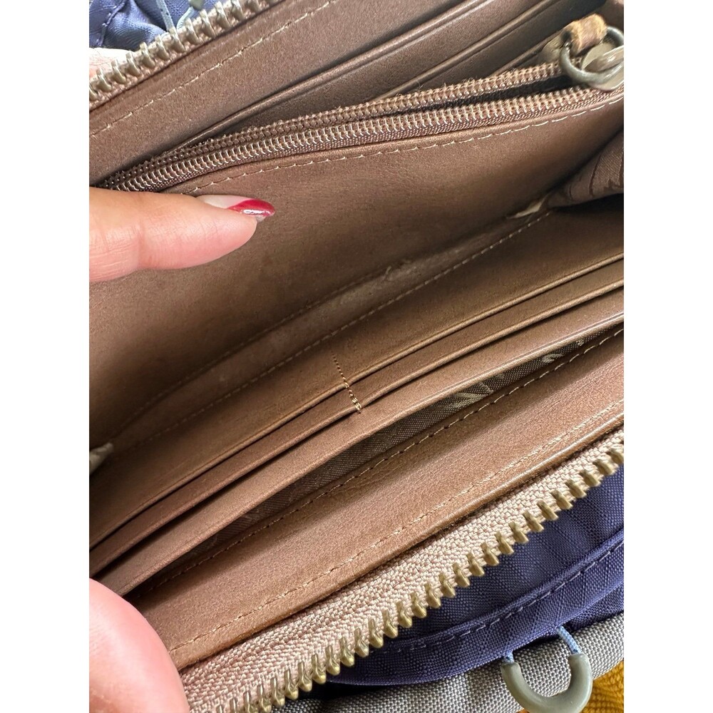 Fossil Fifty Four Collection Embossed Leather Zip… - image 7